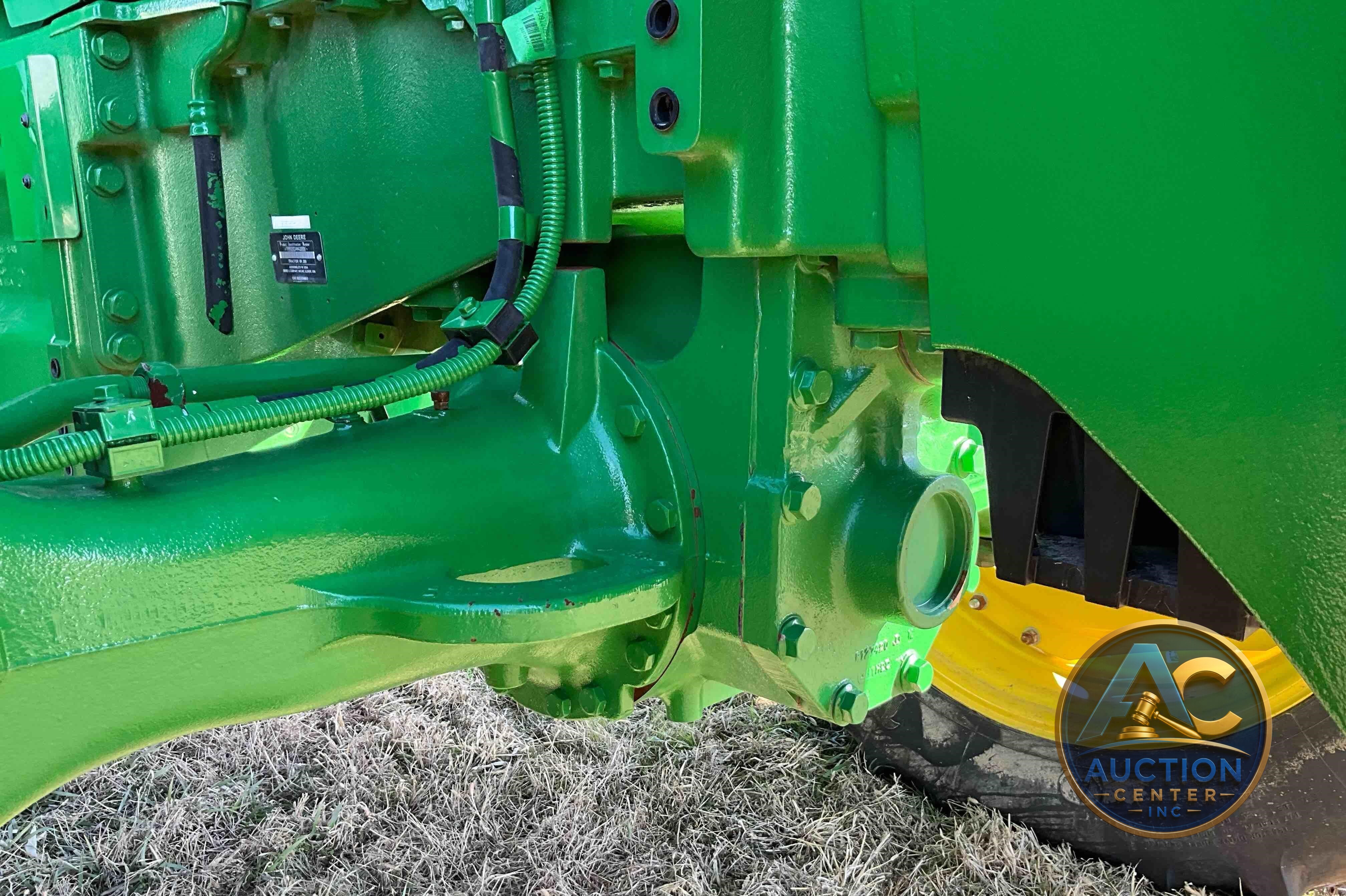 2022 John Deere 8R 250