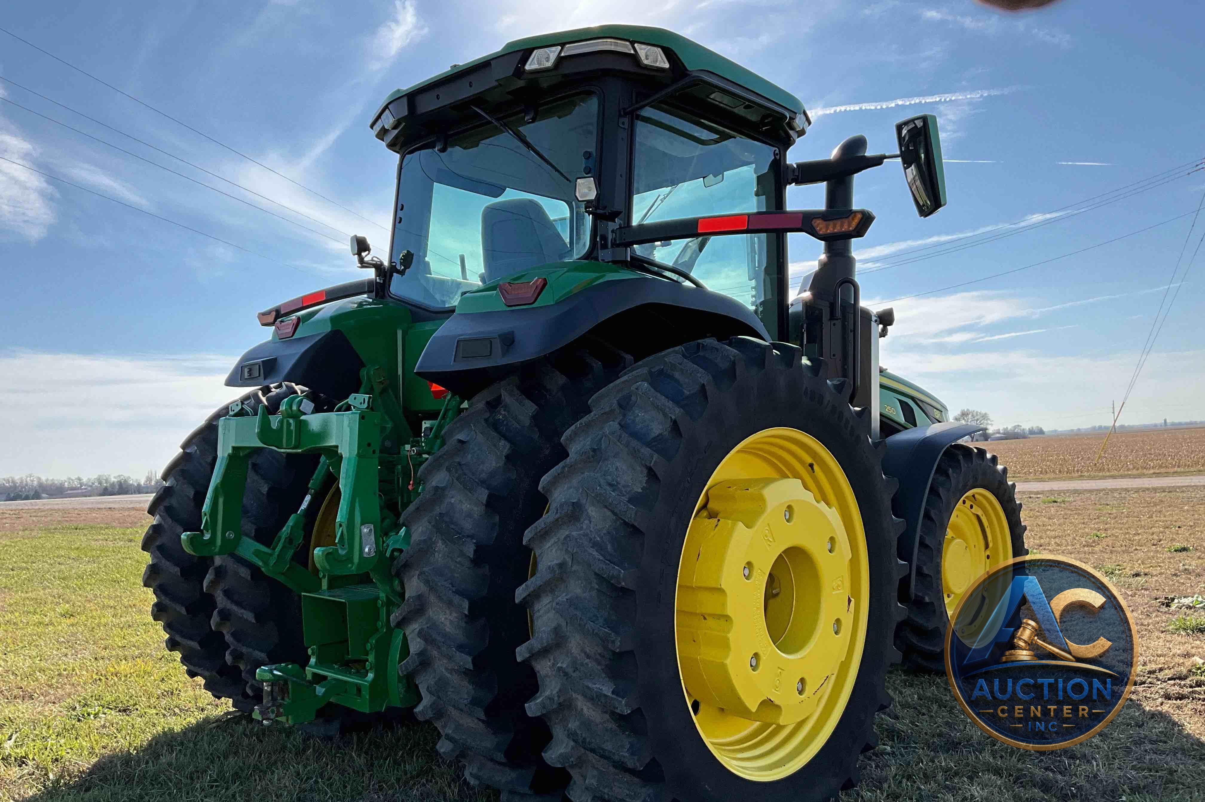 2022 John Deere 8R 250