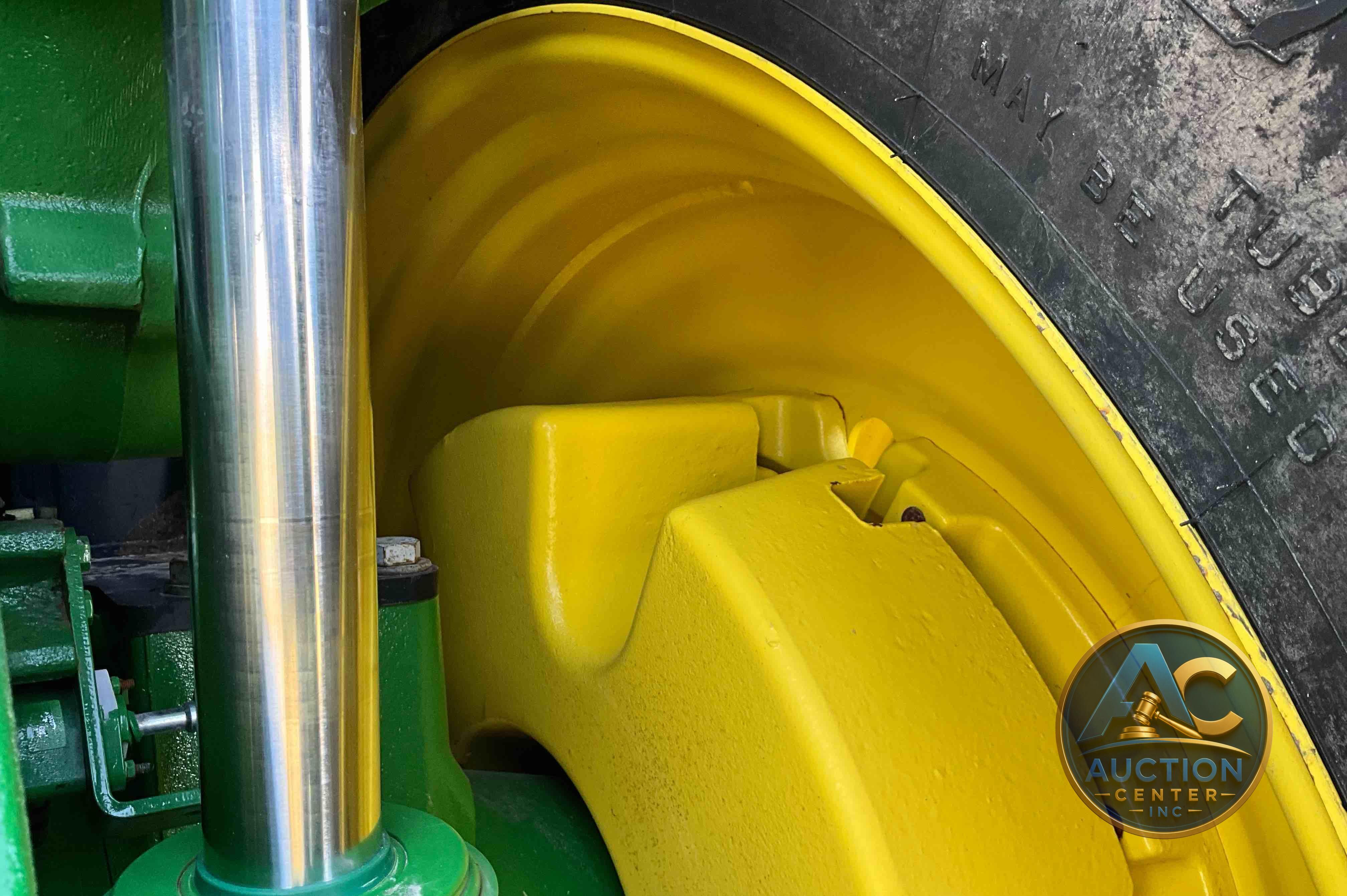 2022 John Deere 8R 250