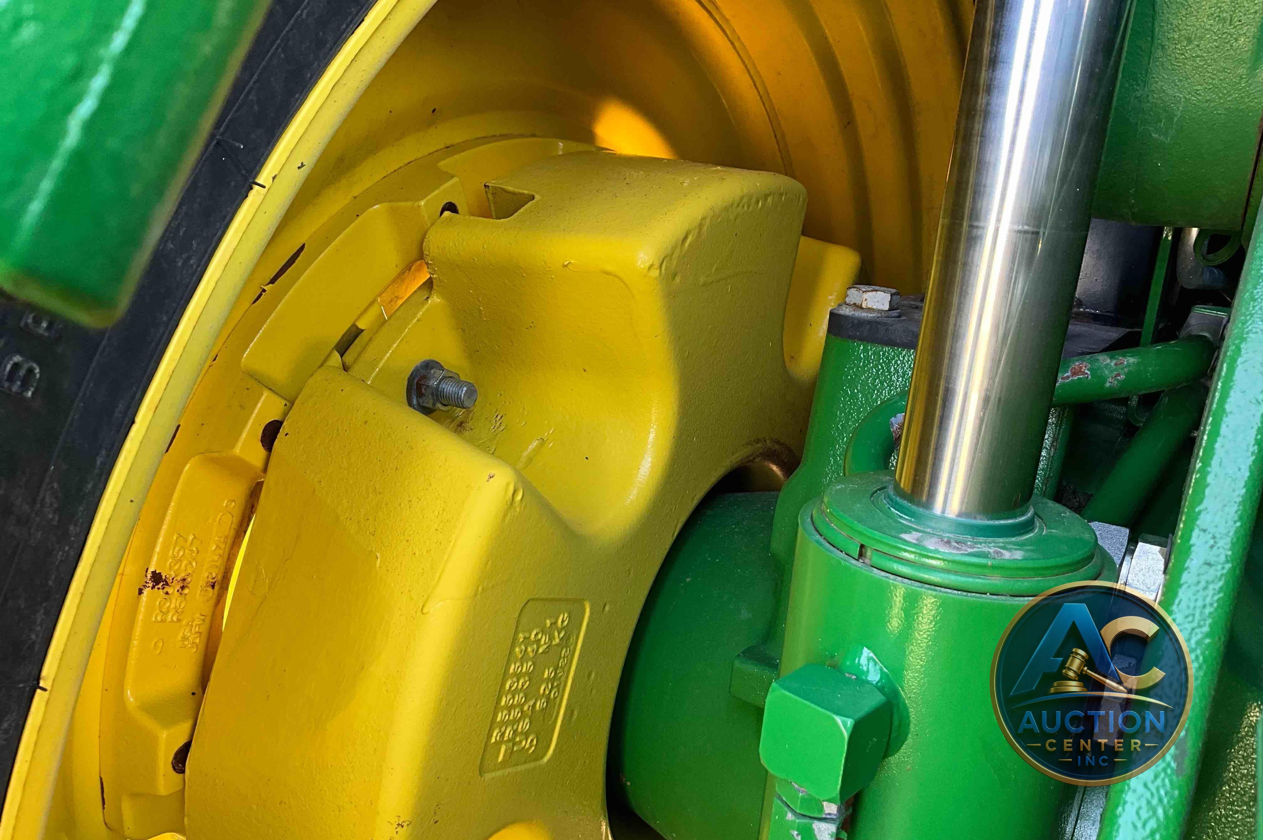 2022 John Deere 8R 250
