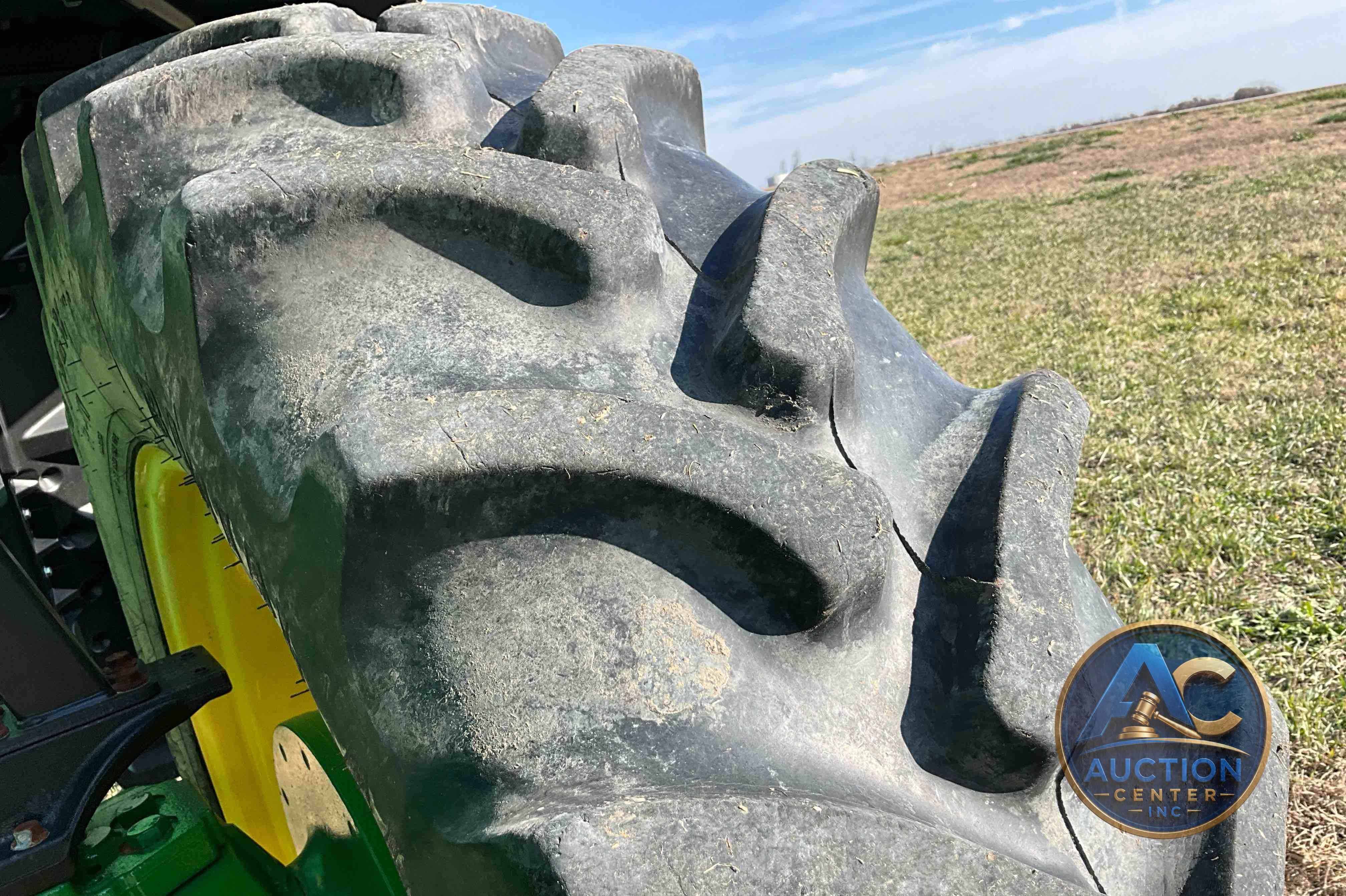 2022 John Deere 8R 250