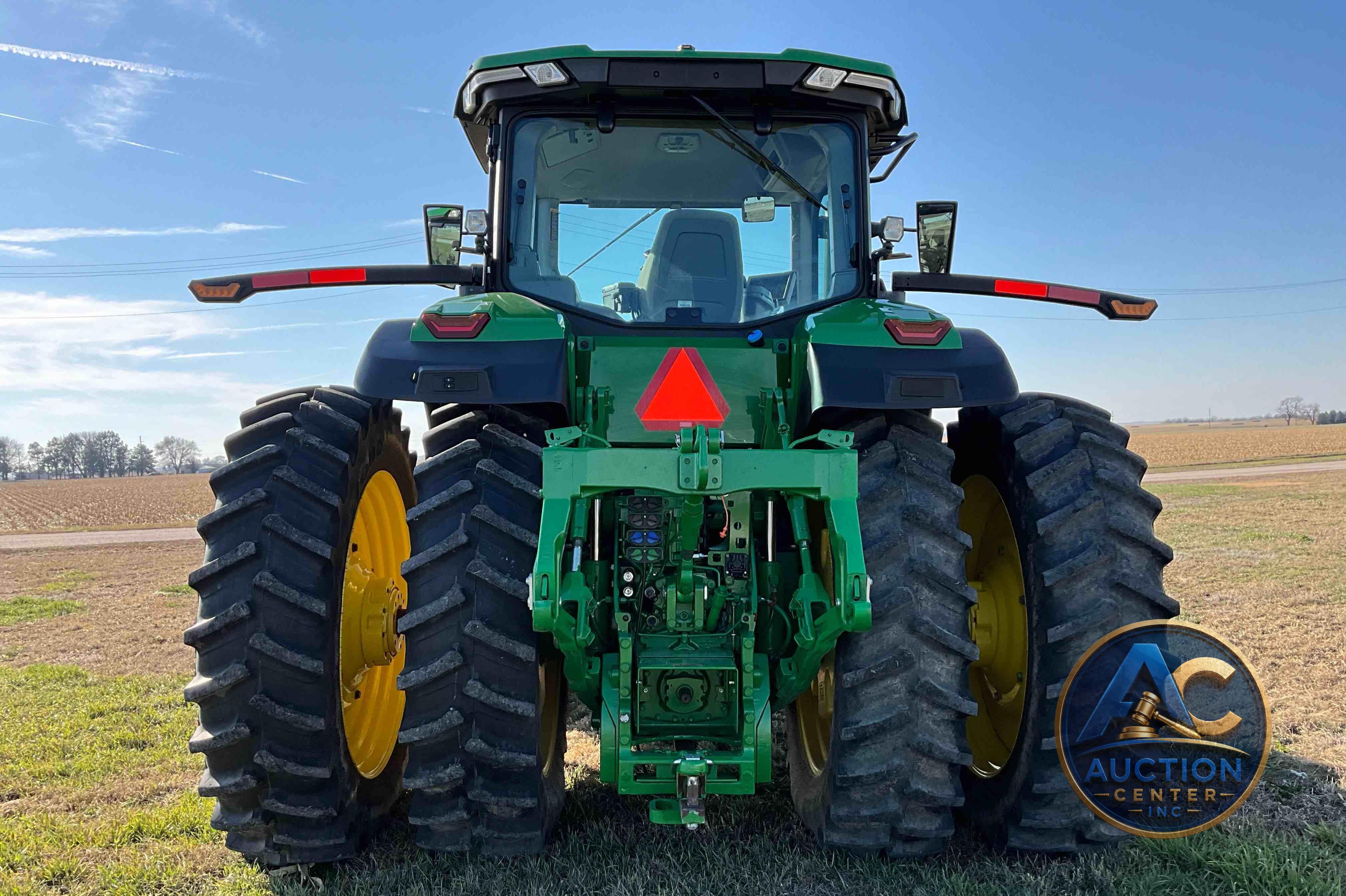 2022 John Deere 8R 250