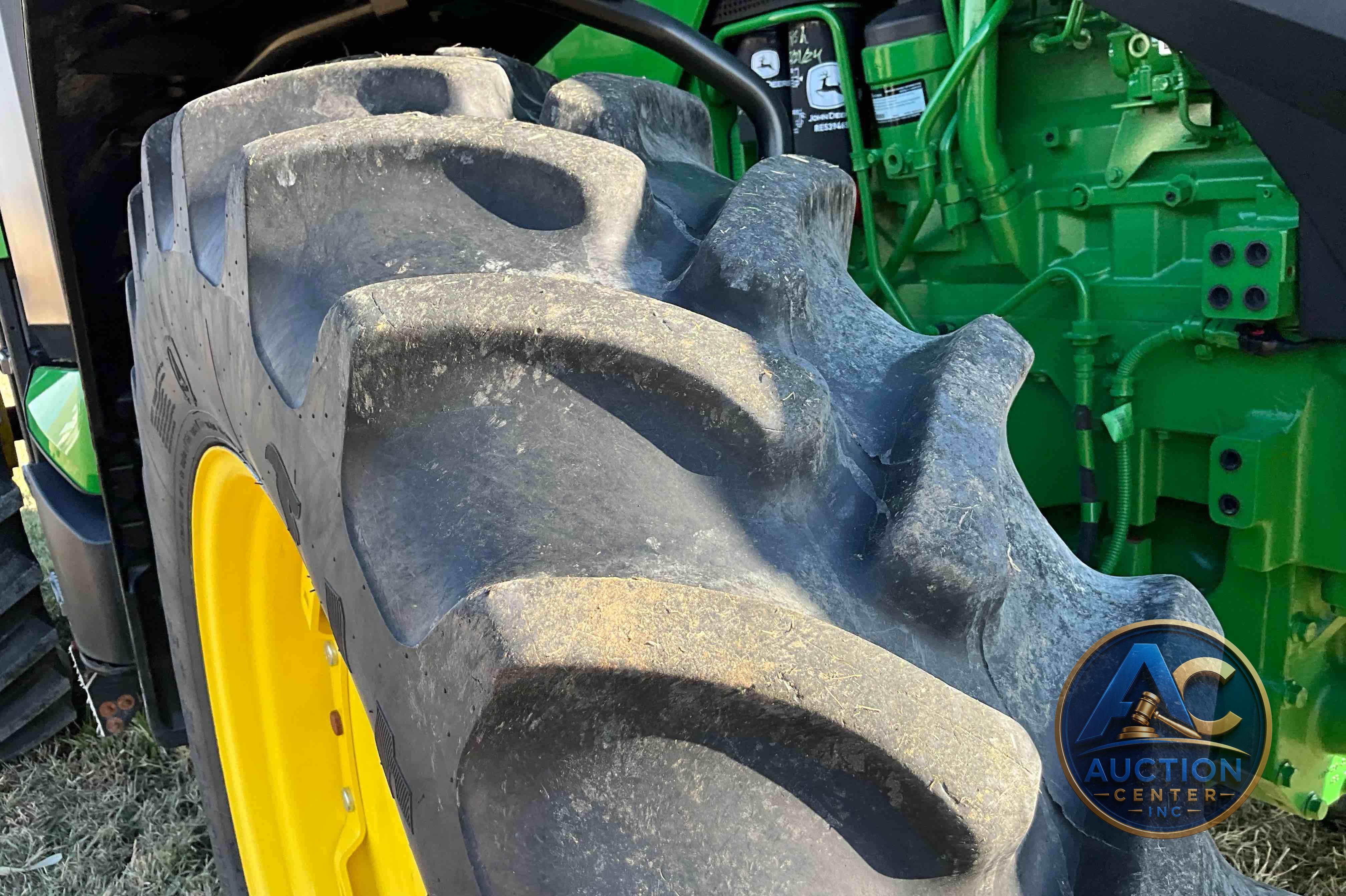 2022 John Deere 8R 250