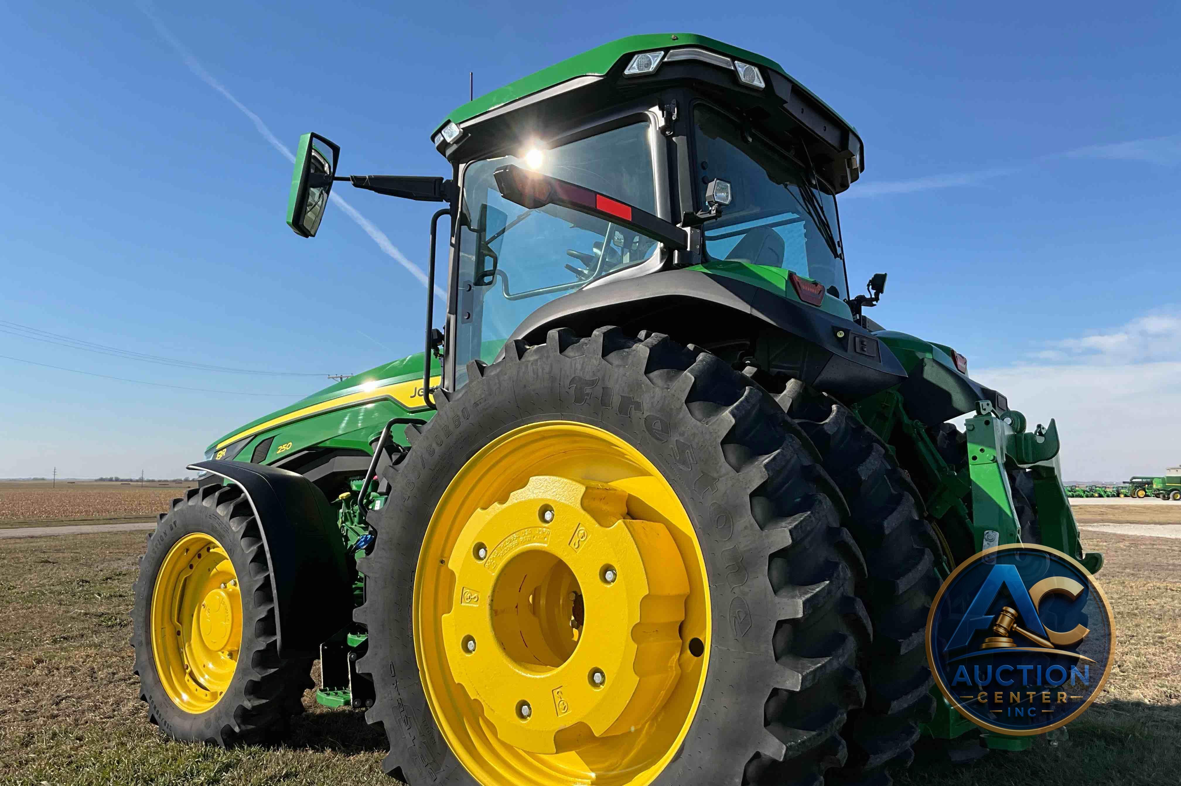 2022 John Deere 8R 250