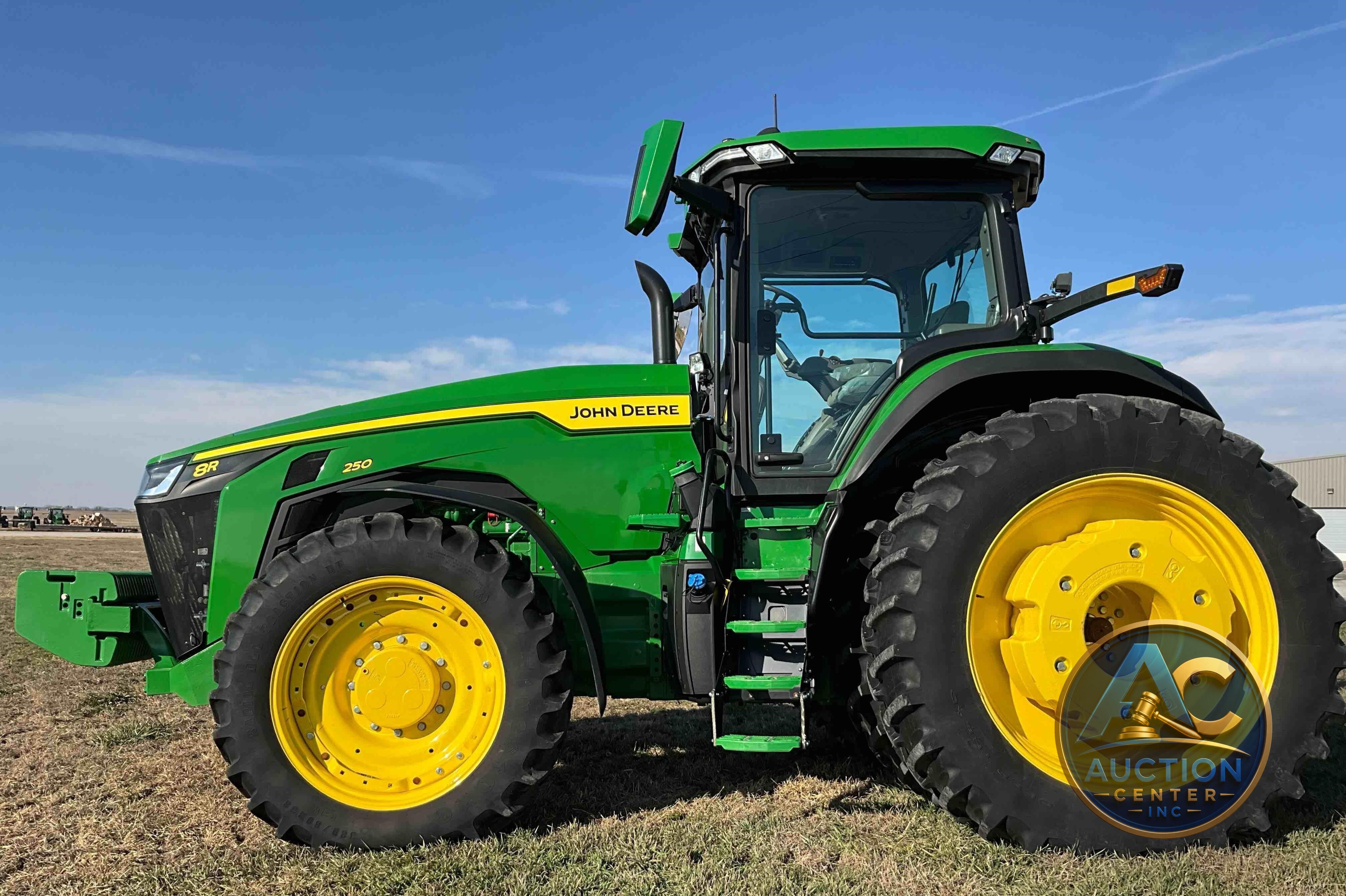 2022 John Deere 8R 250