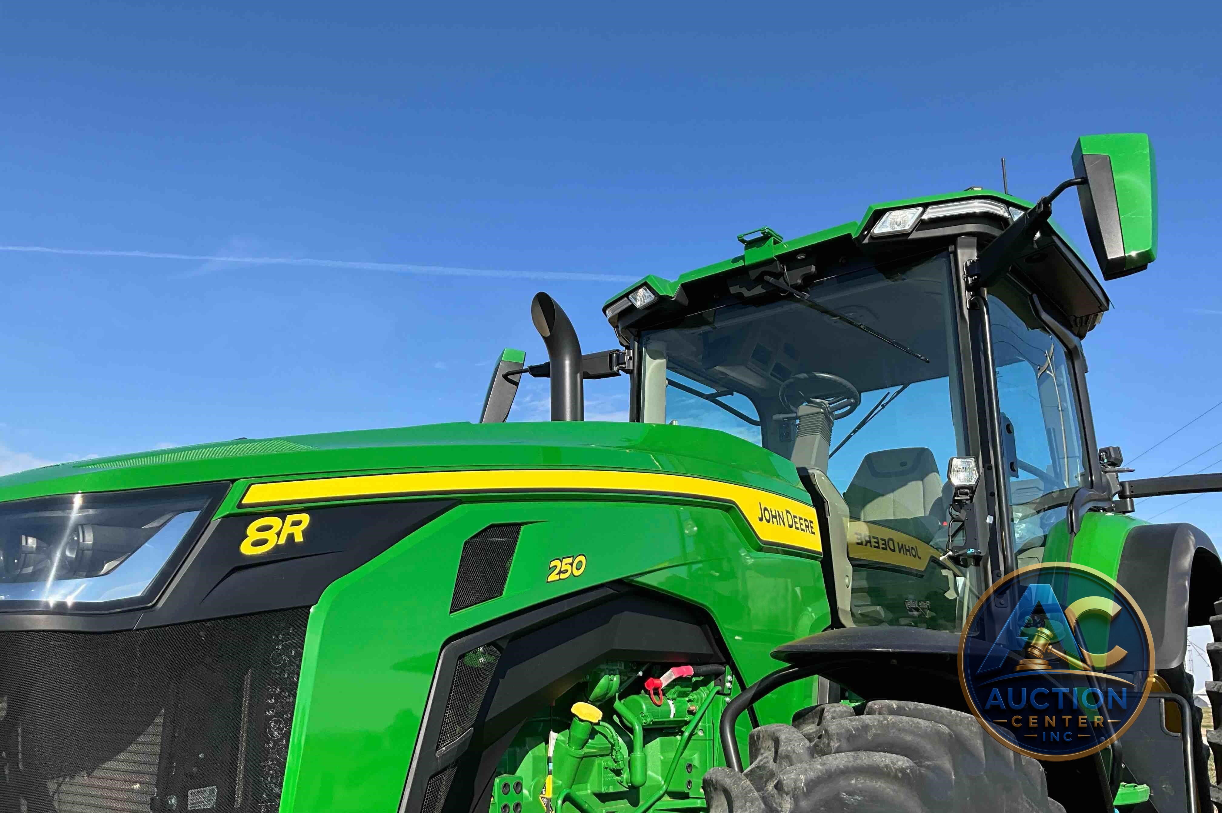 2022 John Deere 8R 250