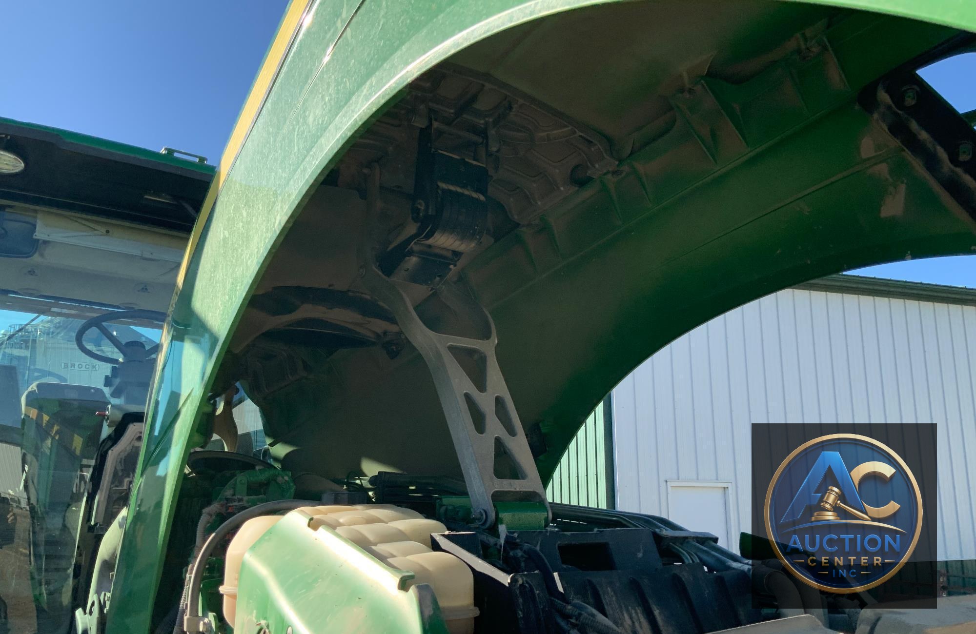 2019 John Deere 8320R