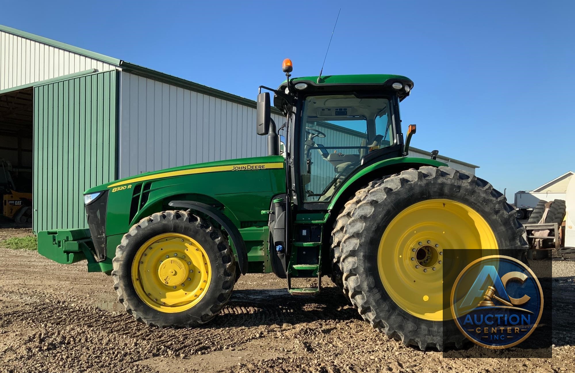 2019 John Deere 8320R