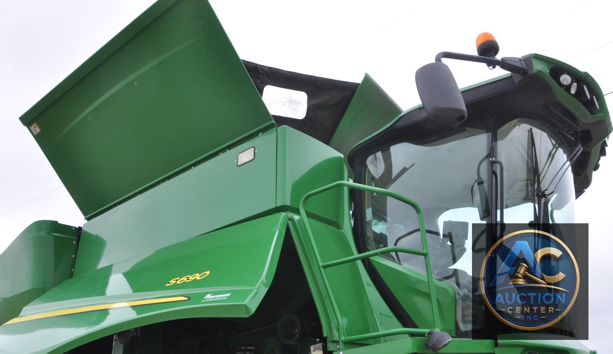 2014 John Deere S690