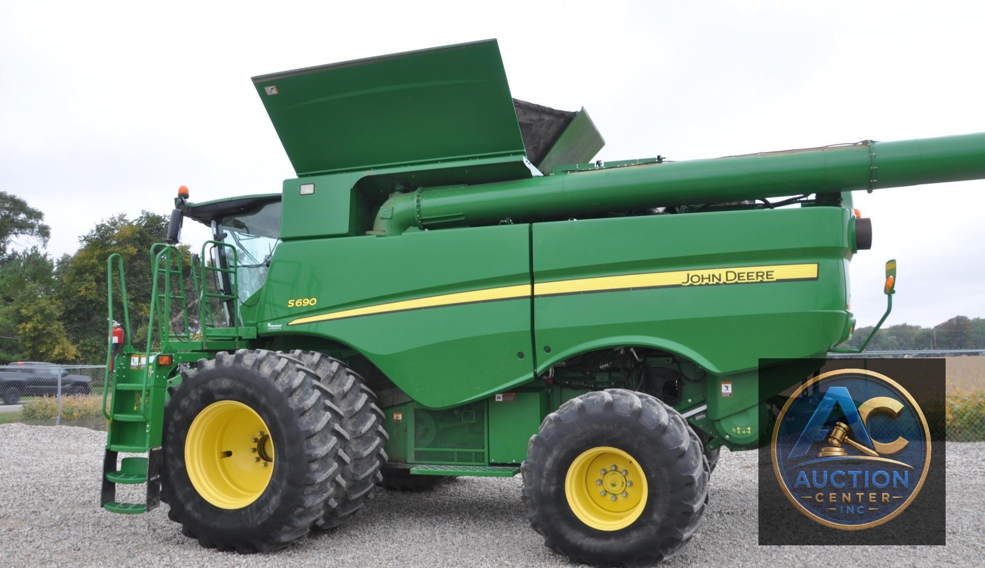 2014 John Deere S690