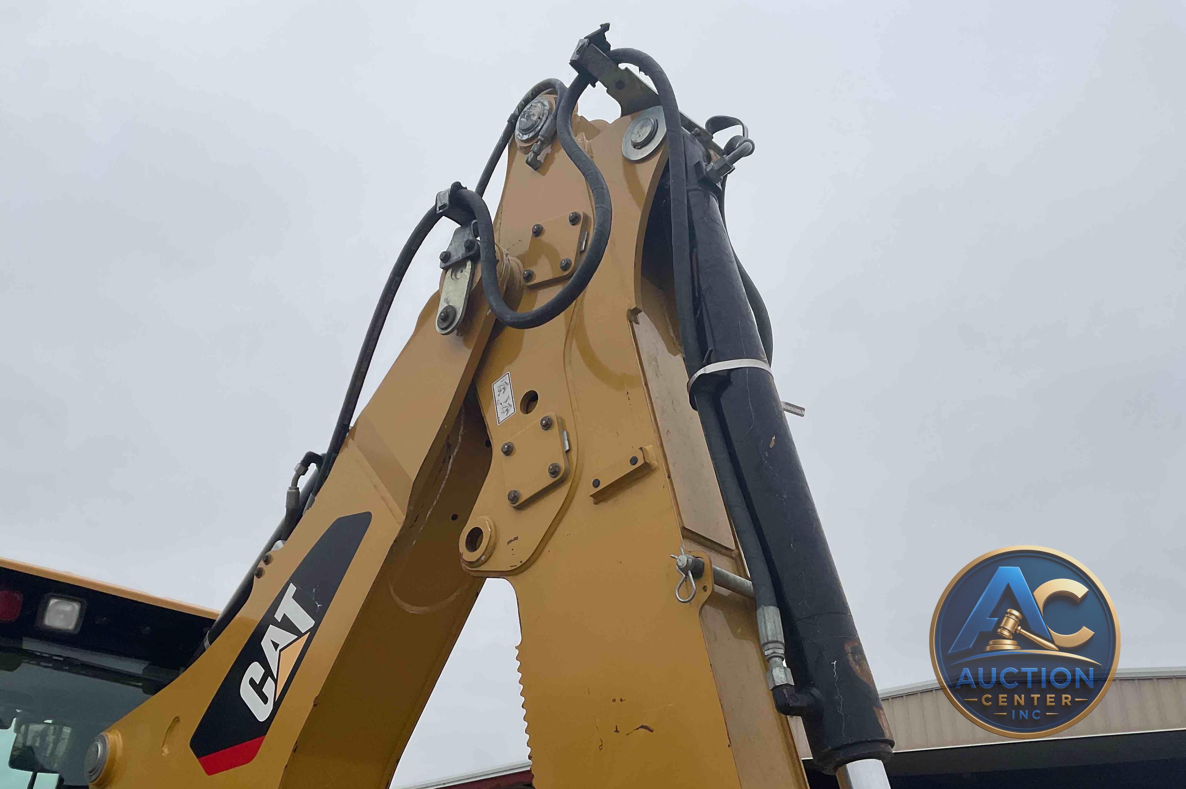 2018 Caterpillar 420F2