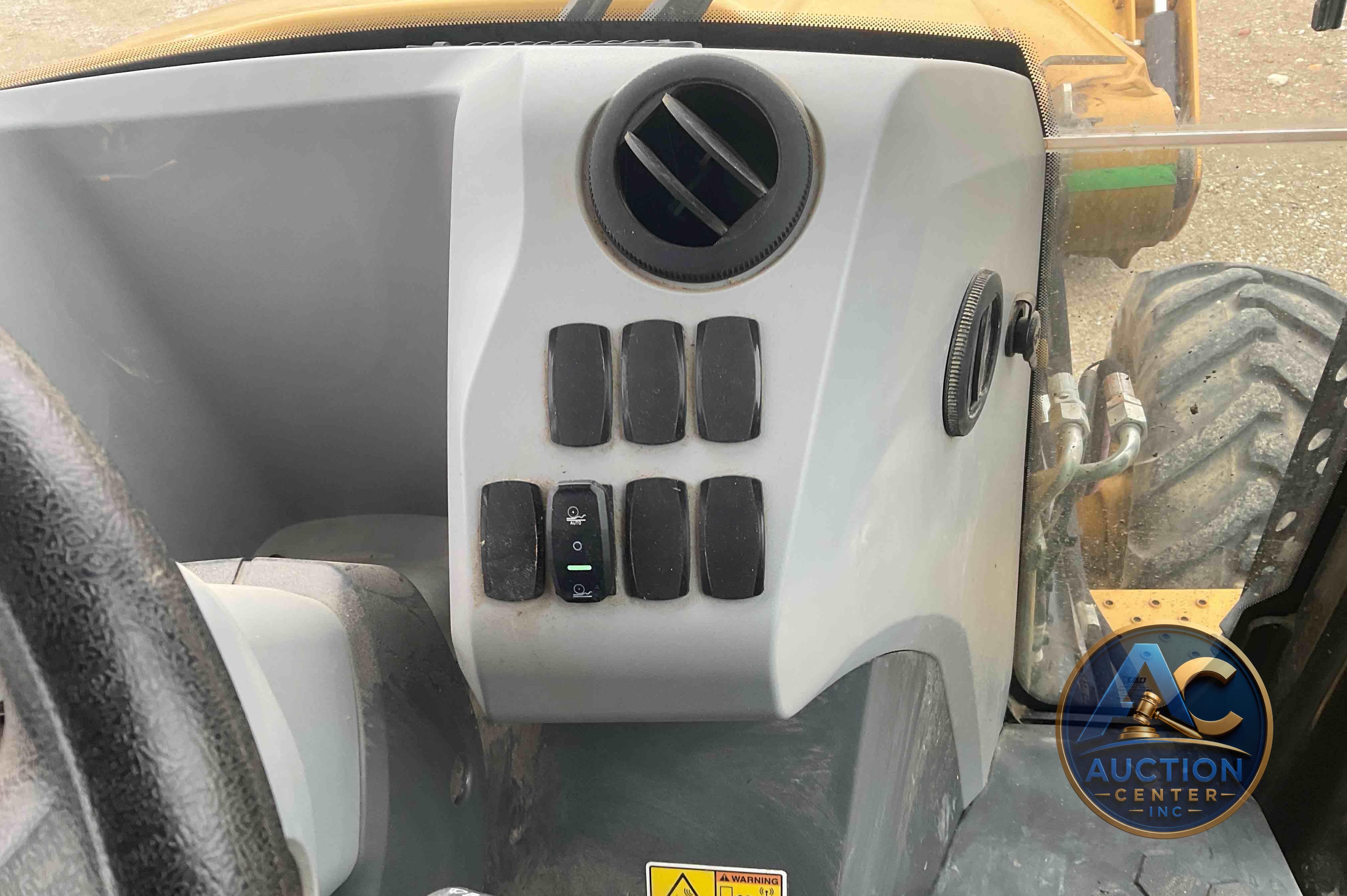 2018 Caterpillar 420F2