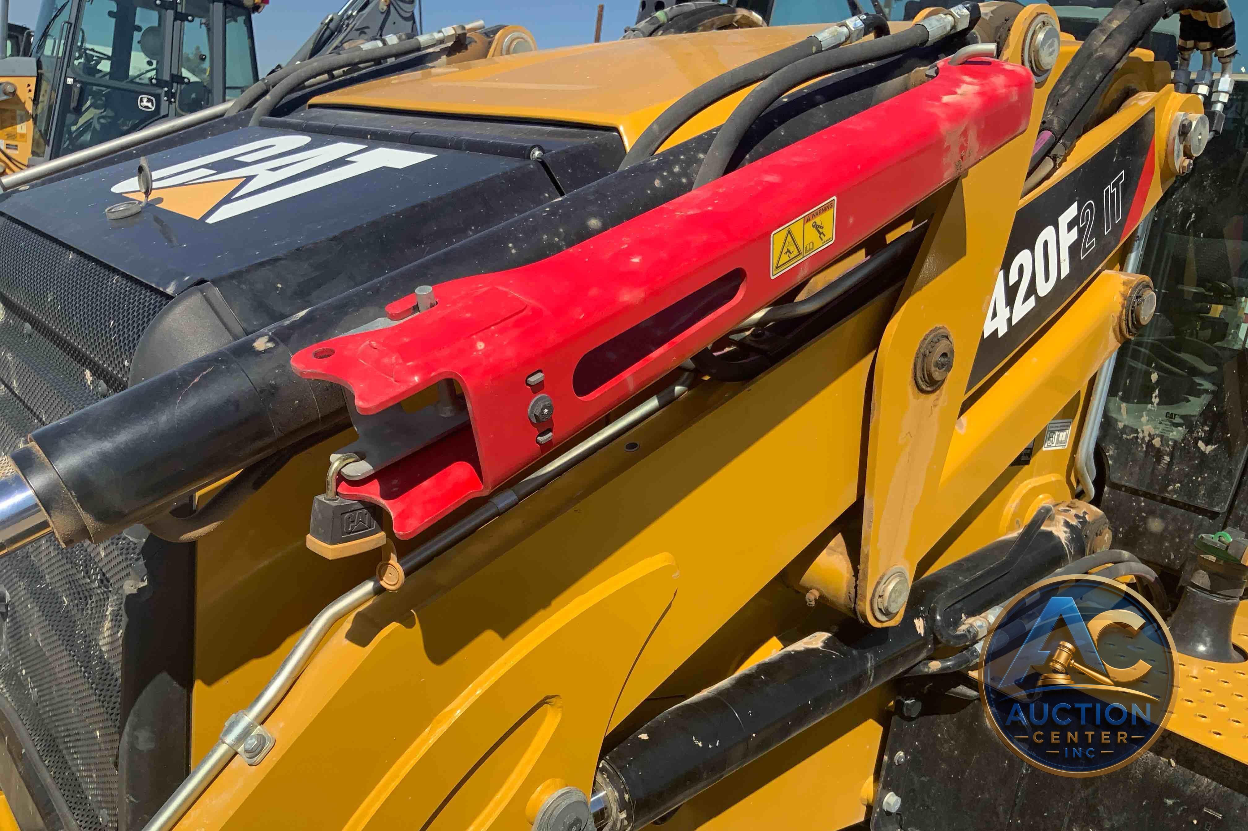 2016 Caterpillar 420F2 IT