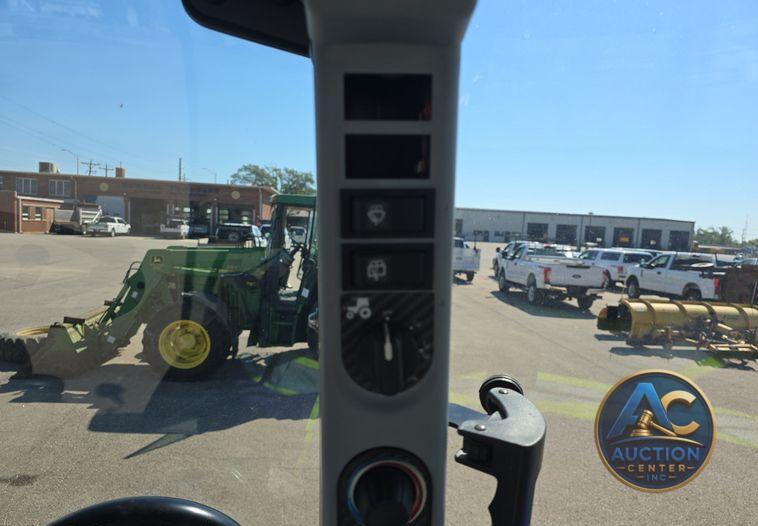 2019 New Holland Powerstar 100 MFWD tractor