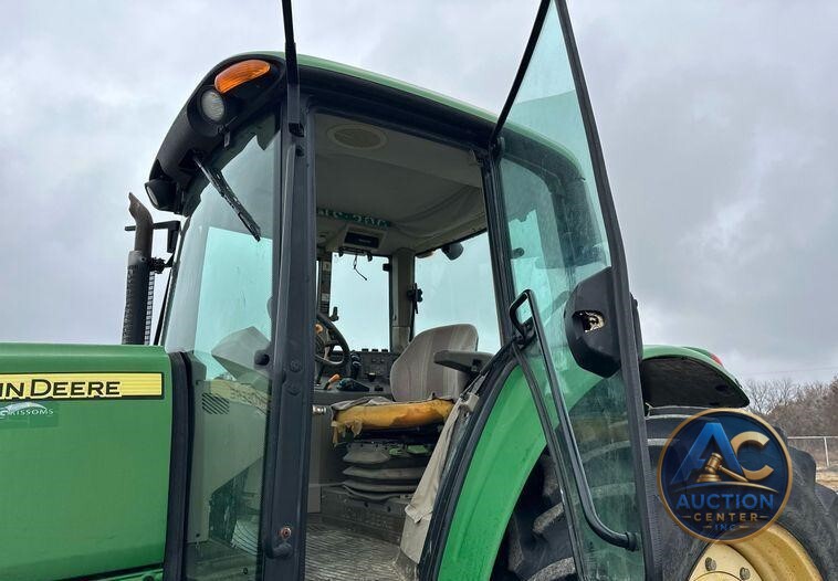 2010 John Deere 7330 MFWD tractor
