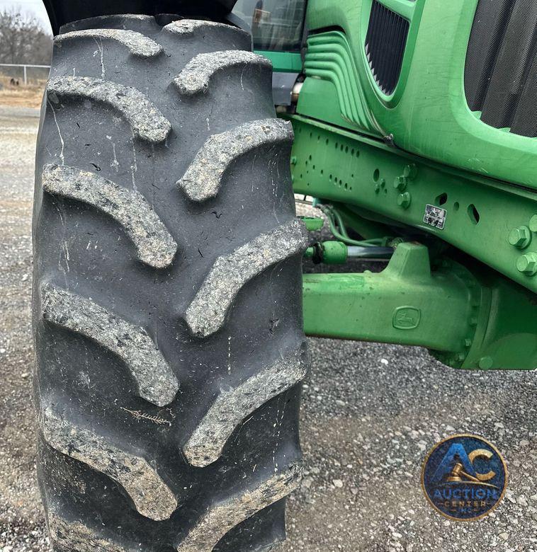 2010 John Deere 7330 MFWD tractor