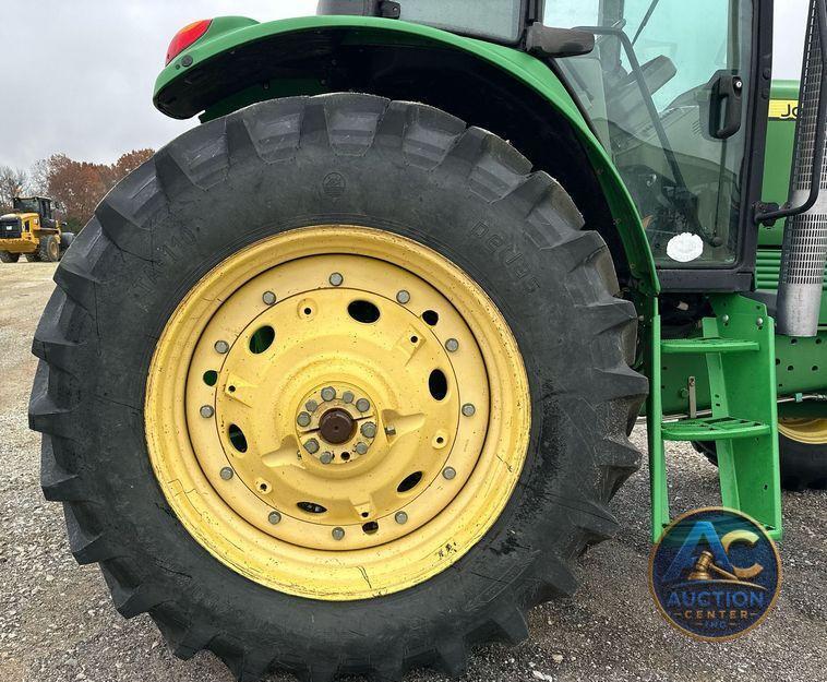 2010 John Deere 7330 MFWD tractor