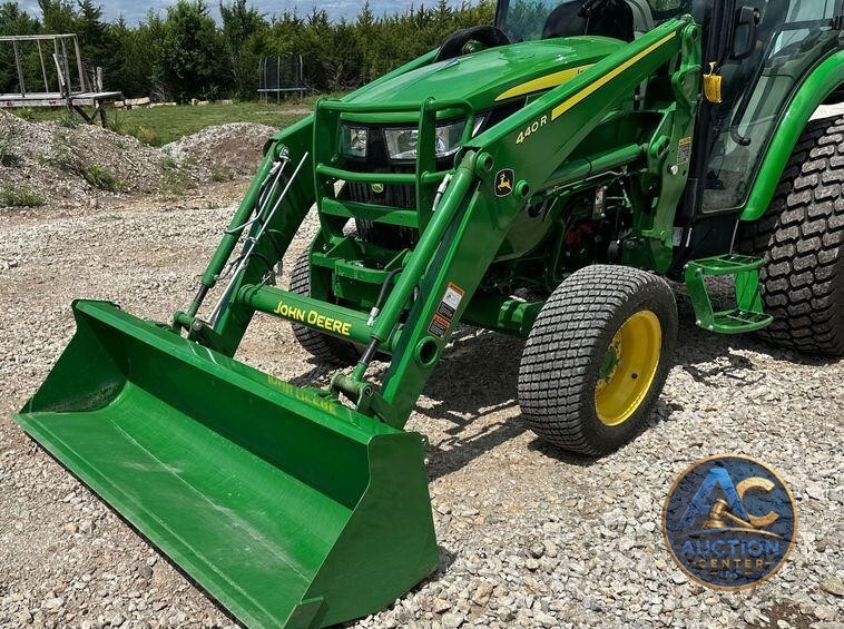 2022 John Deere  4066R MFWD tractor
