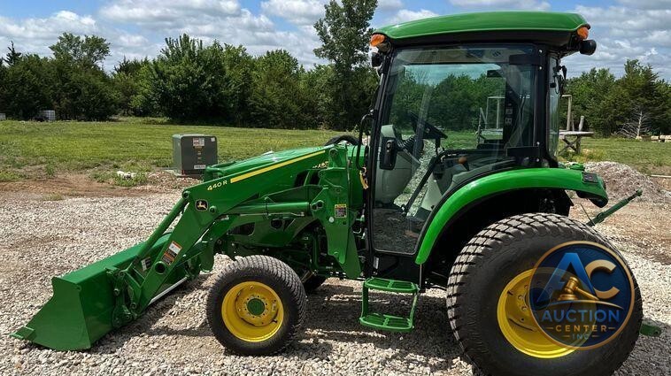 2022 John Deere  4066R MFWD tractor
