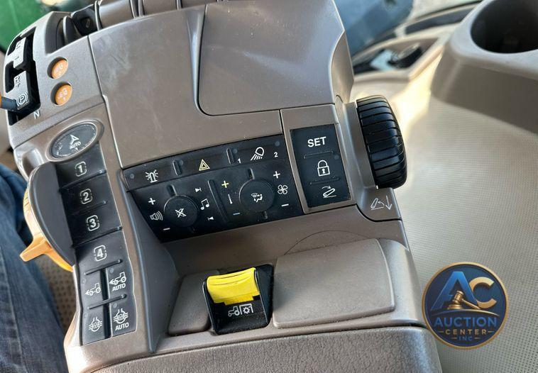 2016 John Deere 8370R MFWD tractor
