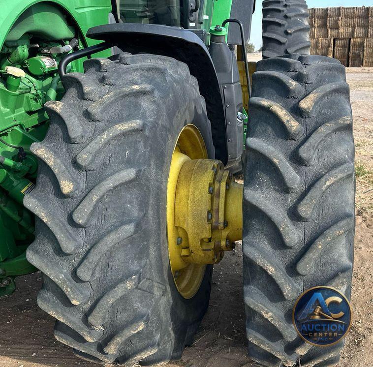 2016 John Deere 8370R MFWD tractor