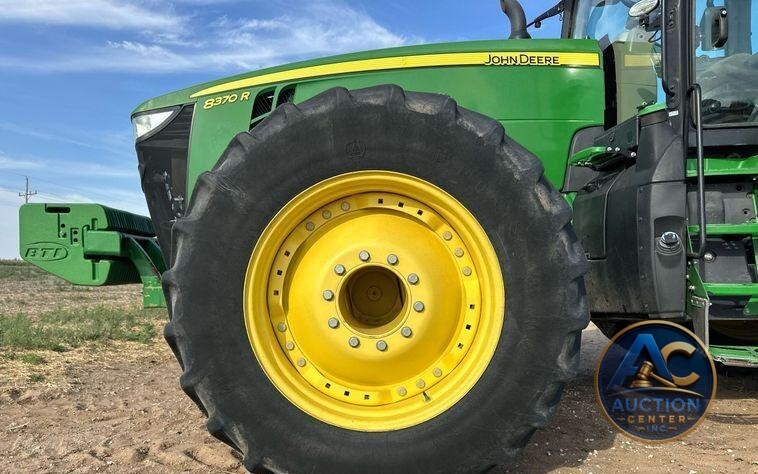 2016 John Deere 8370R MFWD tractor