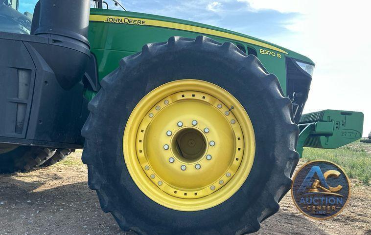 2016 John Deere 8370R MFWD tractor