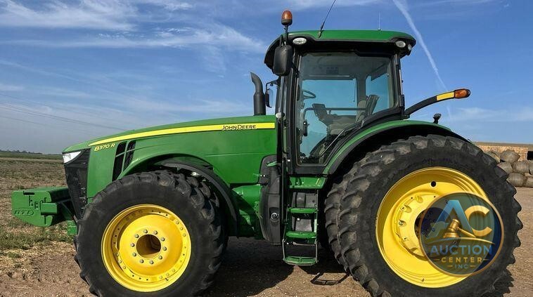 2016 John Deere 8370R MFWD tractor