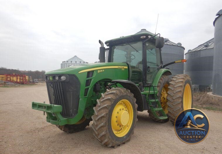 2010 John Deere 8225R MFWD tractor