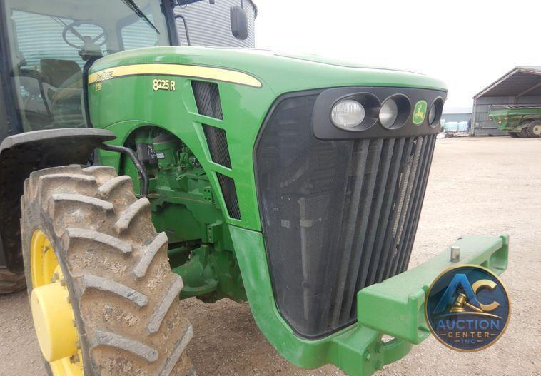 2010 John Deere 8225R MFWD tractor