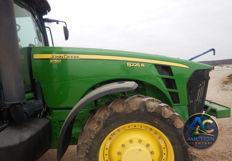2010 John Deere 8225R MFWD tractor