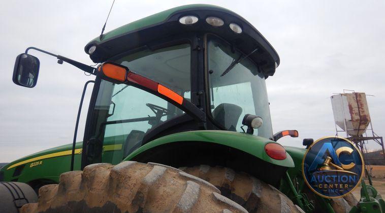 2010 John Deere 8225R MFWD tractor