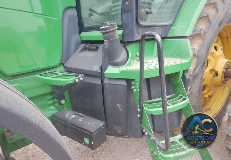 2010 John Deere 8225R MFWD tractor