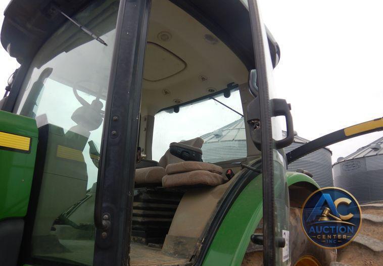2010 John Deere 8225R MFWD tractor