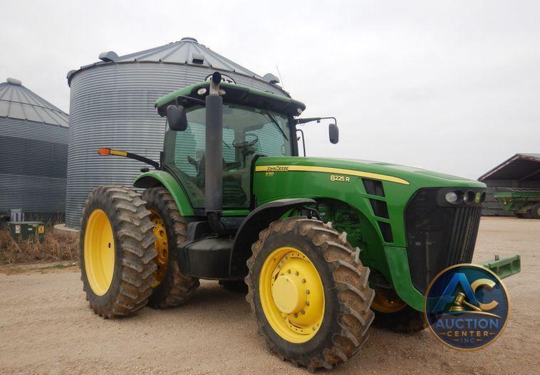 2010 John Deere 8225R MFWD tractor