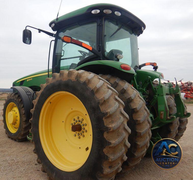 2010 John Deere 8225R MFWD tractor