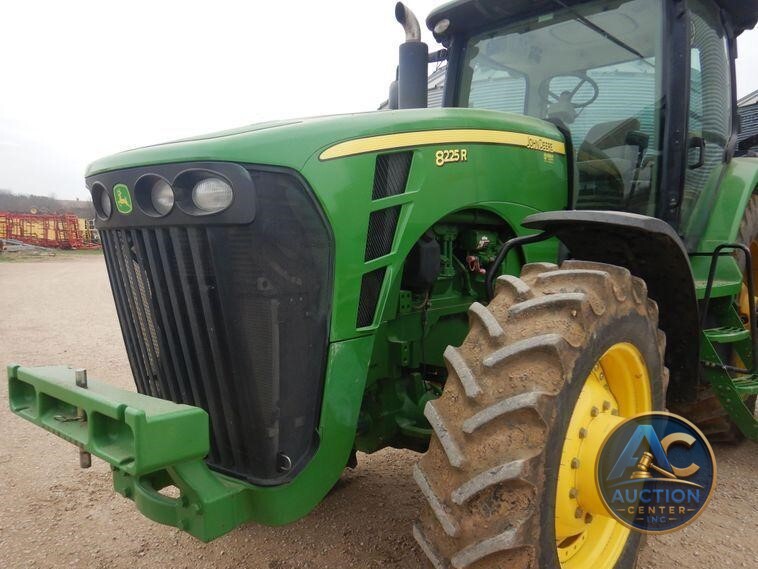 2010 John Deere 8225R MFWD tractor