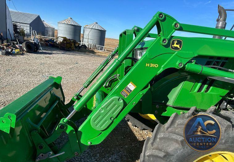 2014 John Deere 6125M  MFWD tractor