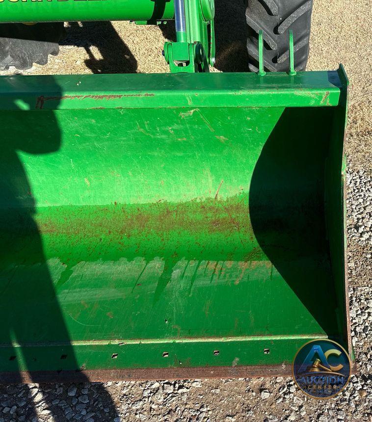2014 John Deere 6125M  MFWD tractor