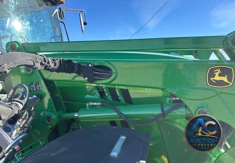 2014 John Deere 6125M  MFWD tractor