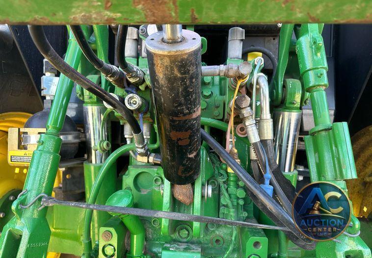 2014 John Deere 6125M  MFWD tractor