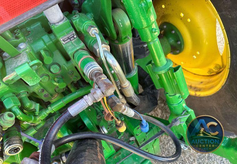 2014 John Deere 6125M  MFWD tractor