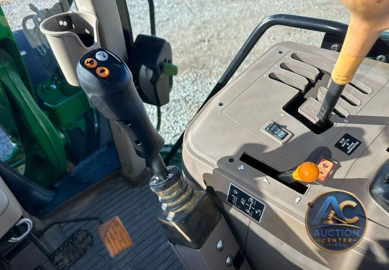 2014 John Deere 6125M  MFWD tractor