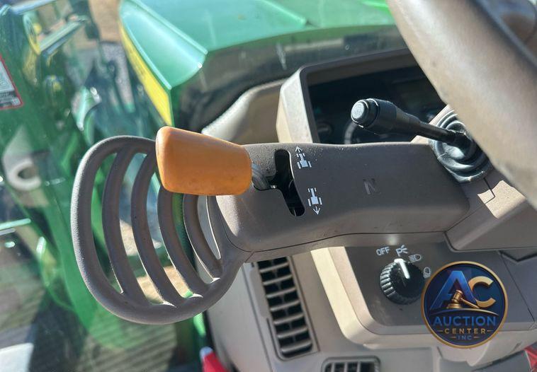2014 John Deere 6125M  MFWD tractor