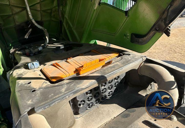 2014 John Deere 6125M  MFWD tractor