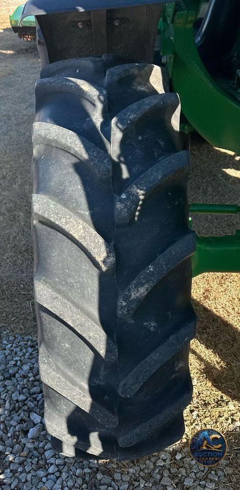 2014 John Deere 6125M  MFWD tractor