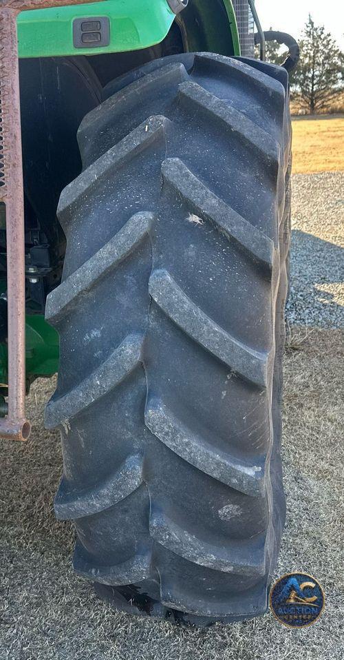 2014 John Deere 6125M  MFWD tractor