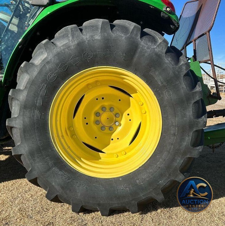 2014 John Deere 6125M  MFWD tractor