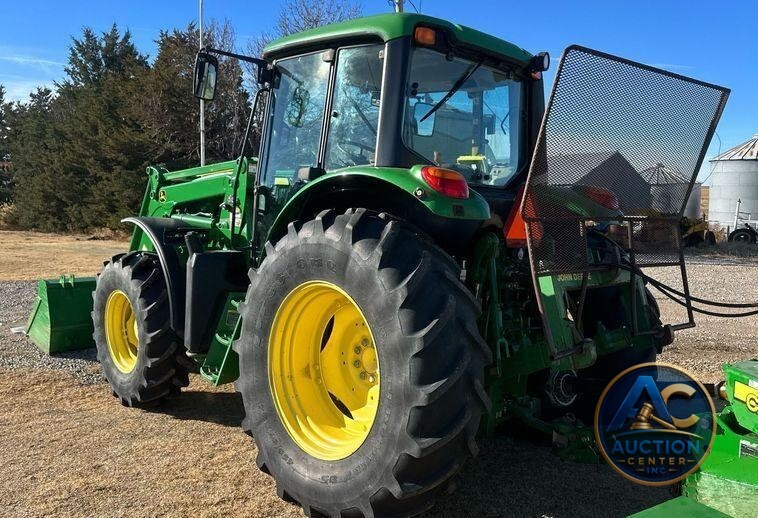 2014 John Deere 6125M  MFWD tractor