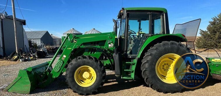 2014 John Deere 6125M  MFWD tractor